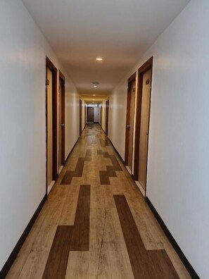 Standard-Doppelzimmer, 1 Doppelbett | Schreibtisch, schallisolierte Zimmer, kostenloses WLAN