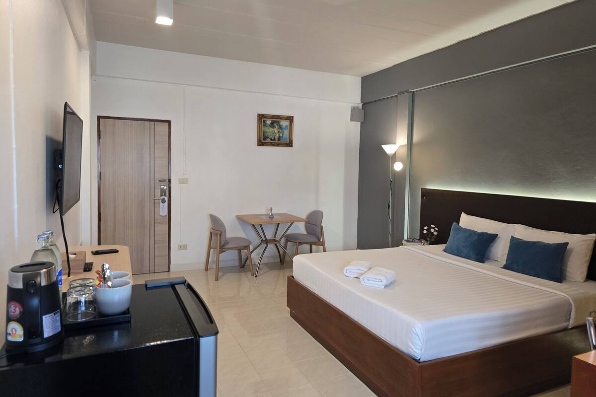 Superior Room, 1 Double Bed, Non Smoking, City View | Minibar, desk, laptop workspace, blackout curtains