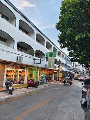 Front of property - Smile Court Pattaya (Pattaya)