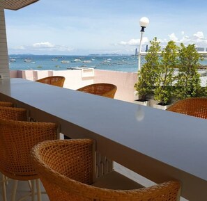 Bar ved poolen