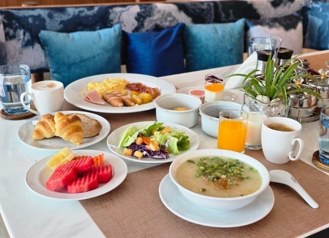 朝食