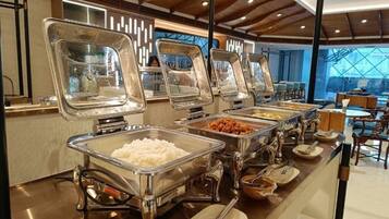 Daily buffet breakfast for a fee