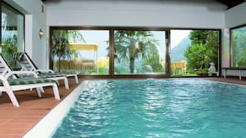 Innenpool, Liegestühle
