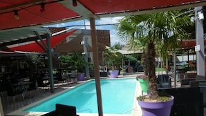 Seasonal outdoor pool - Hôtel Ambiance (Limas)