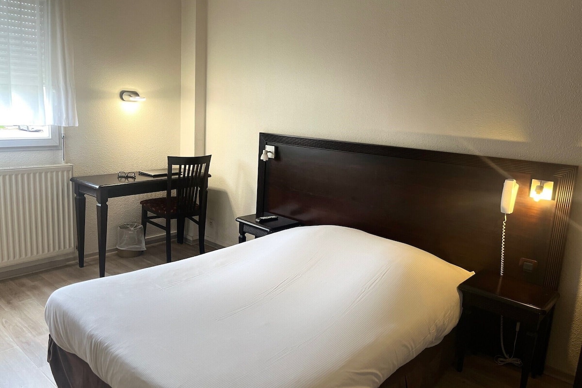 Classic Double Room | Desk, blackout curtains, soundproofing, free cots/infant beds