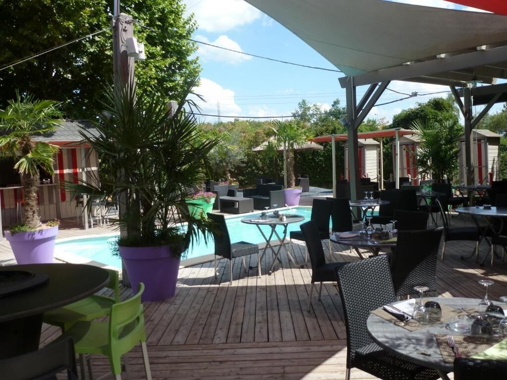 Petit déjeuner, déjeuner et dîner servis sur place