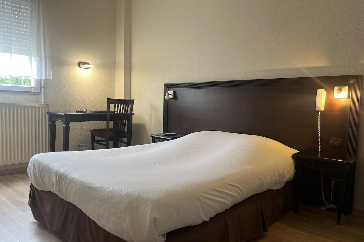 Classic Double Room Single Use, Non Smoking | Desk, blackout curtains, soundproofing, free cots/infant beds