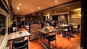 Breakfast, lunch and dinner served  - Hôtel Ambiance (Limas)