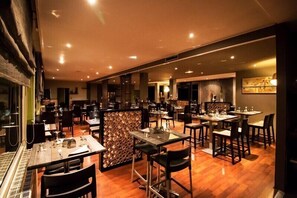 Petit déjeuner, déjeuner et dîner servis sur place