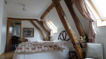 Comfort Double Room (Jardin / Rivière) | Premium bedding, minibar, desk, laptop workspace