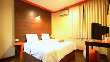 In-room safe, desk, blackout curtains, free WiFi