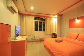 In-room safe, desk, blackout drapes, free WiFi - The Palm Delight Lodge (Pattaya)