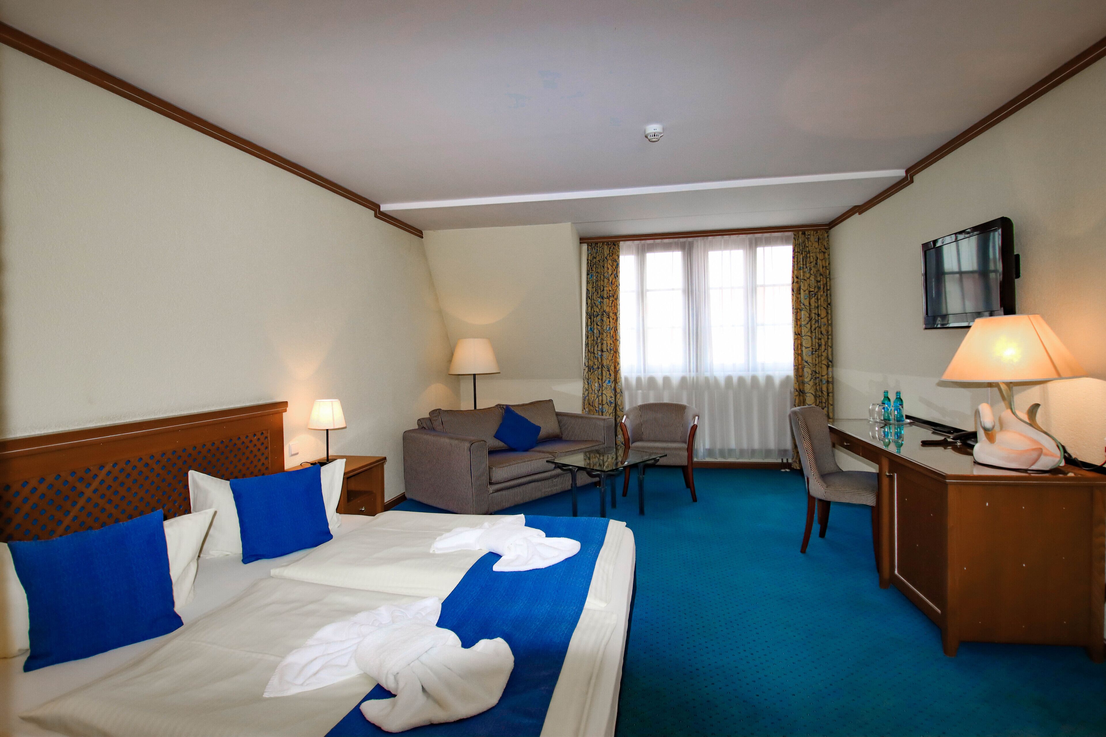 Hypo-allergenic bedding, minibar, desk, soundproofing