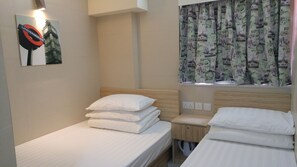 Quarto triplo | Ferros/tábuas de passar roupa, Wi-Fi de cortesia