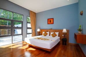 Villa Deluxe | 2 sovrum, värdeförvaringsskåp på rummet, unika möbler och skrivbord