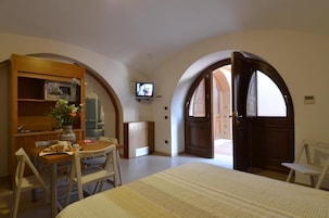 Camera Familiare con Angolo Cottura - Dependance - Altro Edificio | Minibar, caja fuerte, escritorio y wifi gratis