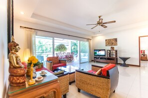 Executive Villa | Living area | 32-inch flat-screen TV with cable channels, TV, DVD player