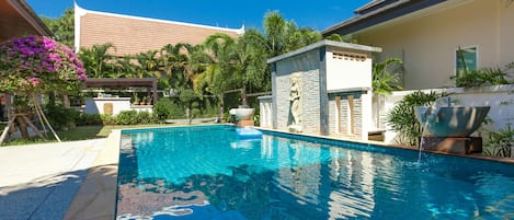 เอ็กเซกคิวทีฟวิลล่า | สระว่ายน้ำส่วนตัว