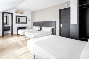 Cofres nos quartos, escrivaninha, cortinas blackout, Wi-Fi de cortesia