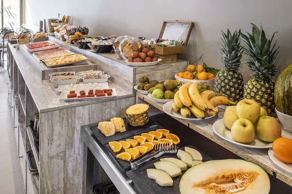 Daily buffet breakfast for a fee