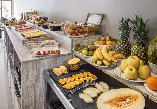 Frokostbuffé hver dag (EUR 8 per person)