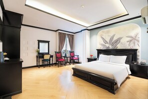 Suite with City view | Minibar, in-room safe, desk, laptop workspace - Nicecy Hotel - Bui Thi Xuan Street (Ho Chi Minh City)
