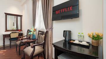 디럭스 더블룸, 시내 전망 | 미니바, 객실 내 금고, 책상, 노트북 작업 공간