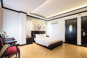 Suite with City view