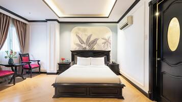 Suite with City view | 미니바, 객실 내 금고, 책상, 노트북 작업 공간