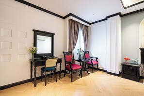 Suite with City view | City view