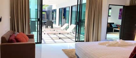 2 bedrooms, in-room safe, desk, blackout curtains