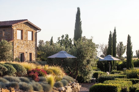 Jardín. Casale Sterpeti