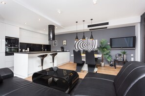 Deluxe-Apartment, 1 Schlafzimmer, Kochnische | Fernseher