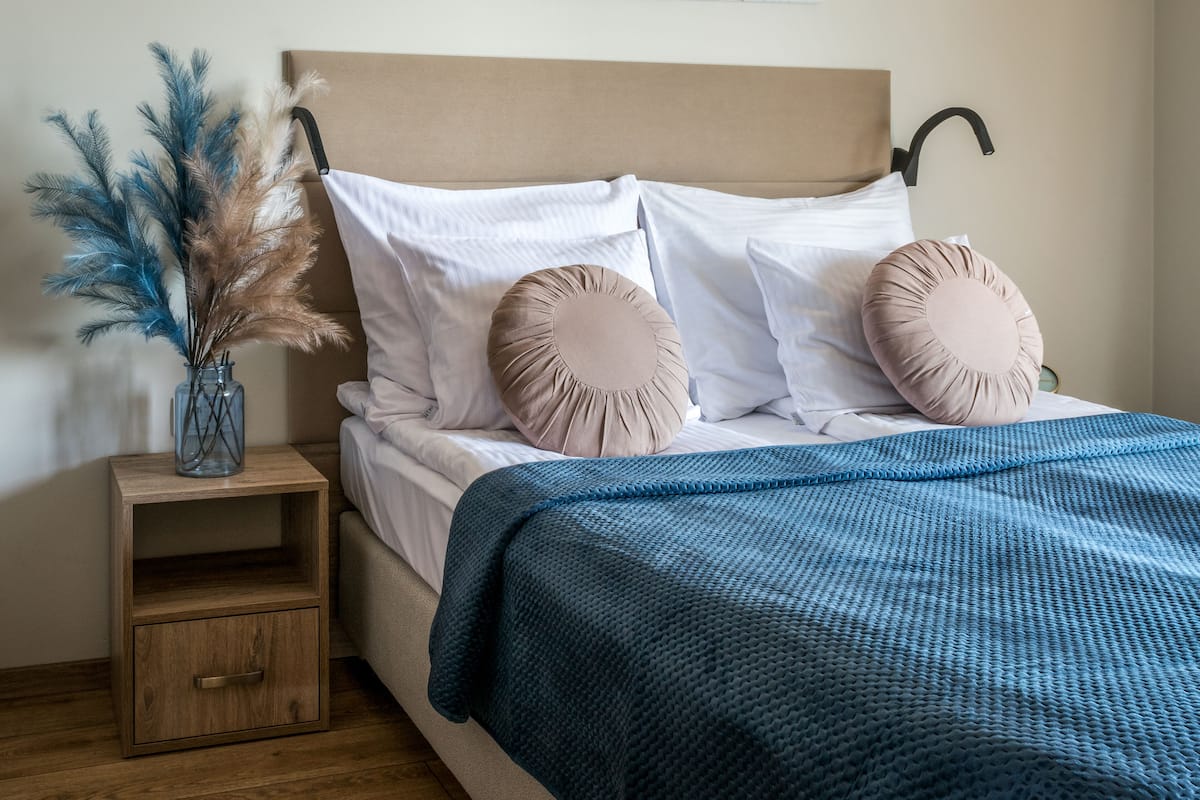 Panoramic Apartment | Premium bedding, soundproofing, iron/ironing board, WiFi (free)