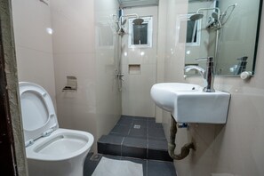 シャワー、ヘアドライヤー 、タオル