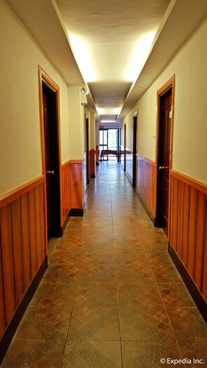 Hallway - Hotel Henrico Kisad (Baguio)