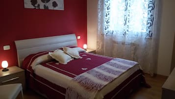 Superior-Doppelzimmer, eigenes Bad, Talblick | Hochwertige Bettwaren, Betten mit Memory-Foam-Matratzen