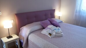 Traditional Double Room, 1 Queen Bed | Premium bedding, memory-foam beds, blackout curtains, free WiFi