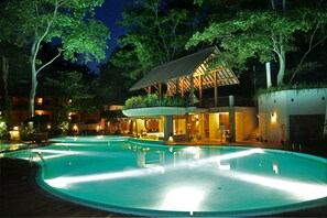 Outdoor pool, open 8 AM to 8 PM, pool umbrellas, pool loungers - Grand Udawalawe Safari Resort (Udawalawa)