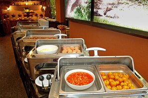 Tägliches Frühstücksbuffet (10 USD pro Person)