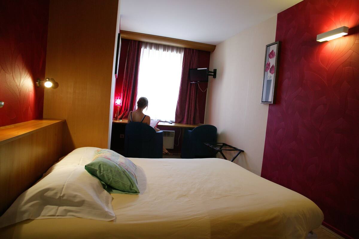 individually decorated, desk, free wifi, bed sheets