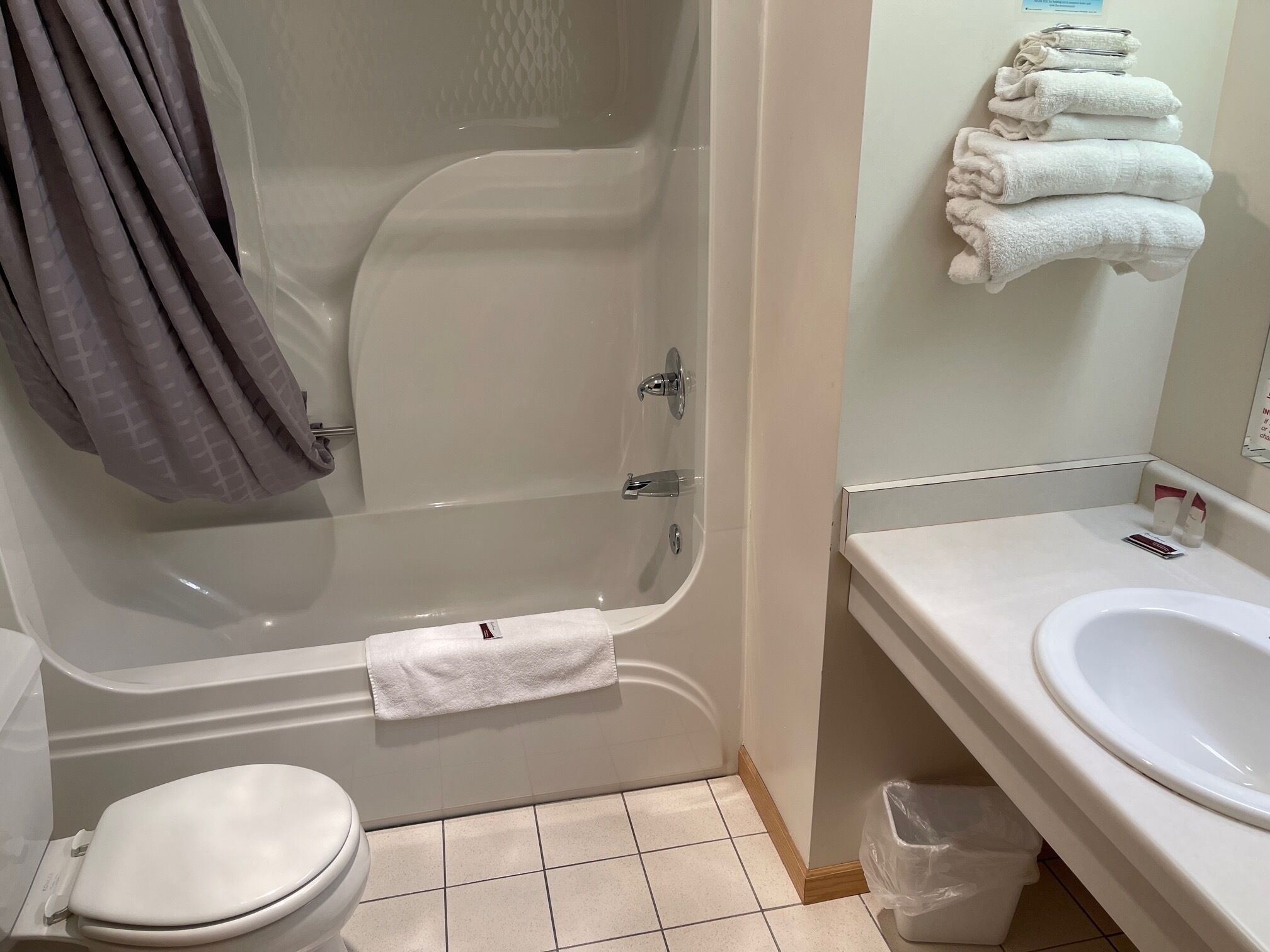 standard room, 1 queen bed | living area | 43-inch tv with premium tv channels