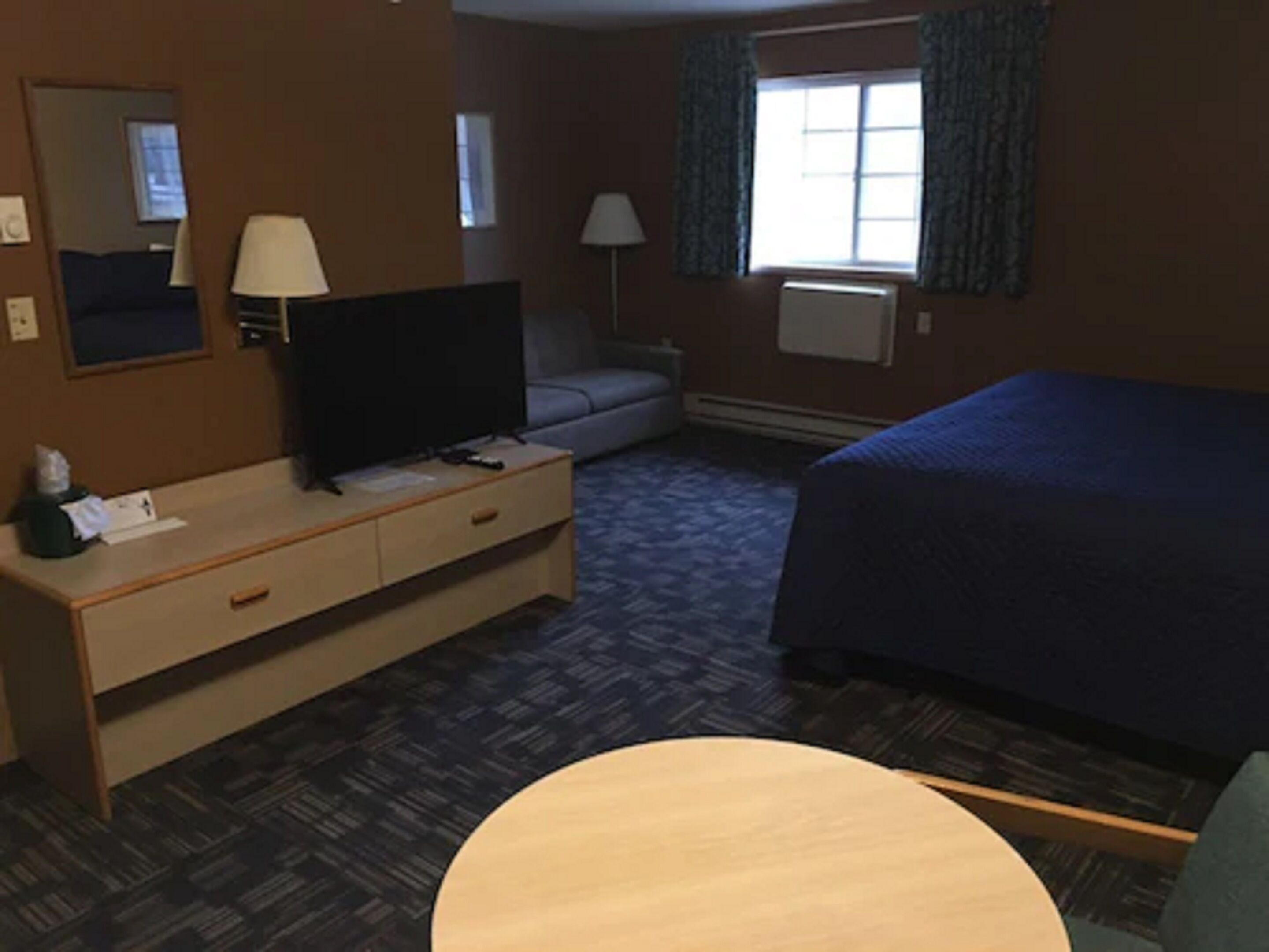 standard room, 1 queen bed | premium bedding, pillow-top beds, blackout curtains, rollaway beds