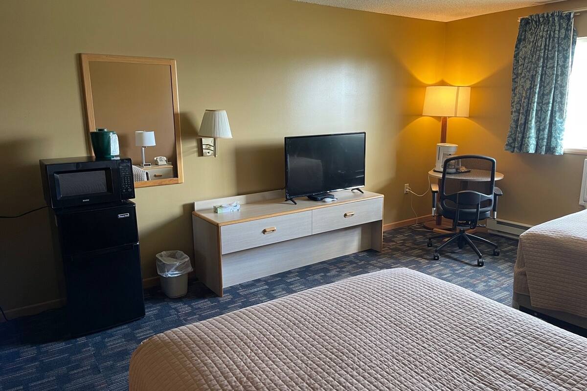 standard room, 2 double beds | premium bedding, pillow-top beds, blackout curtains, rollaway beds