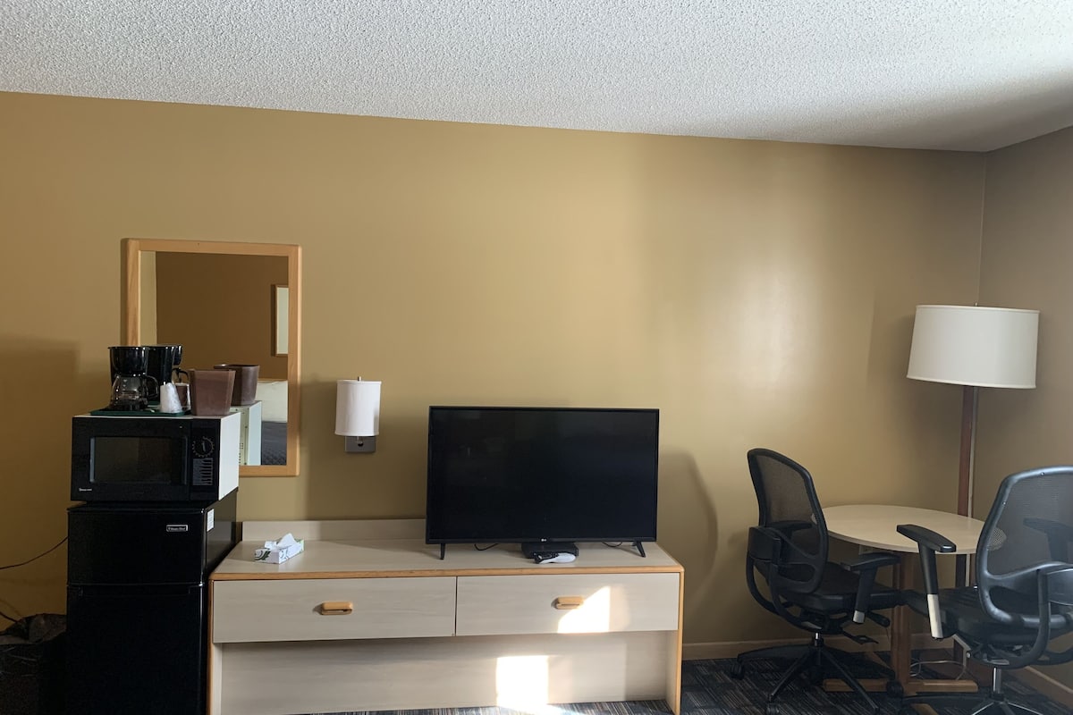 standard room, 2 double beds | living area | 43-inch tv with premium tv channels