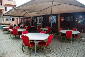 Breakfast, lunch, dinner served; international cuisine - Glasshouse Hotel and Suites (Lagos)