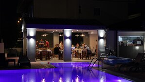 Bar ved bassenget