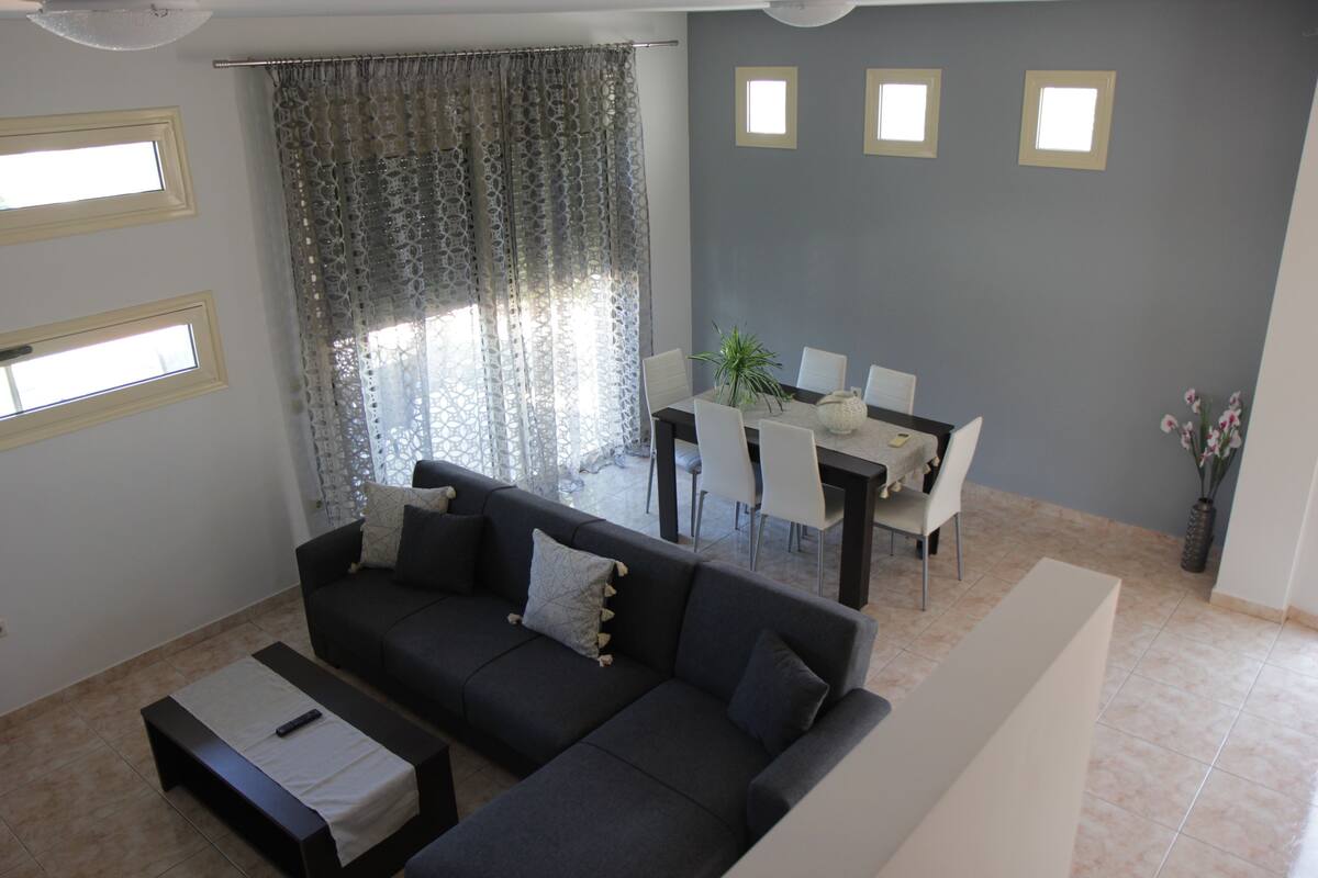 Superior-Villa, 3 Schlafzimmer | Wohnbereich | Plasmafernseher