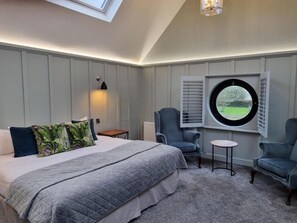 Deluxe Suite (Deluxe Suite)