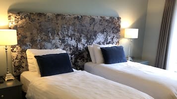 Classic Twin Room | Desk, laptop workspace, iron/ironing board, free cribs/infant beds